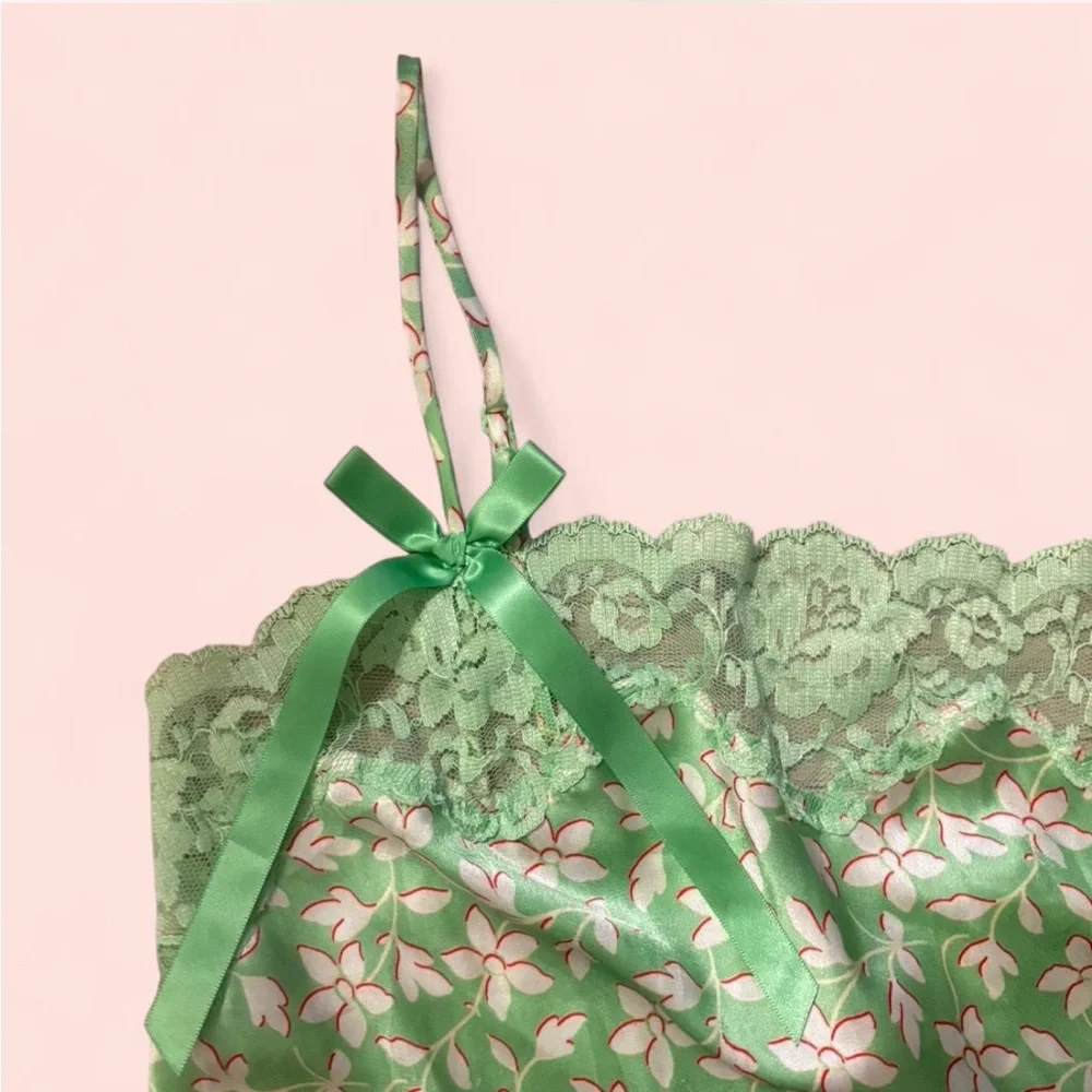 🧚♂️ Vintage Victoria’s Secret Sage Floral Silk Slip 🧚♂️ - Picture 4 of 5